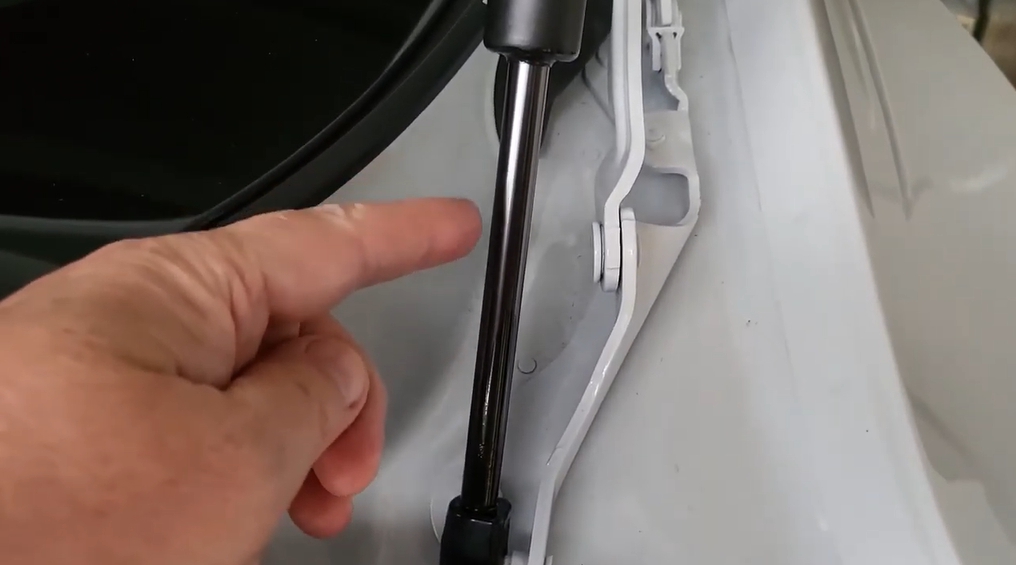 tesla trunk problem